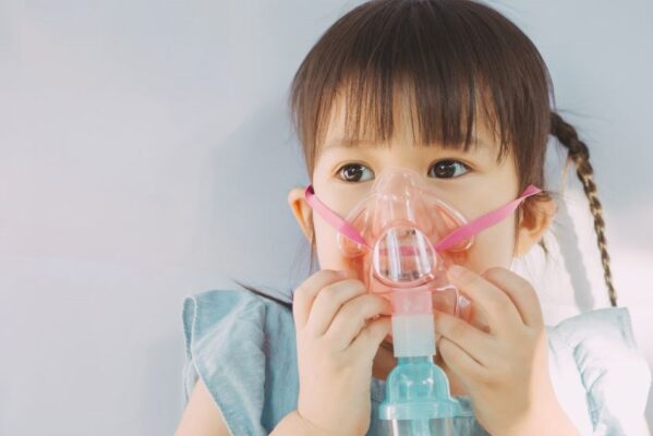 Viêm phổi là một trong những bệnh về hô hấp khi giao mùa